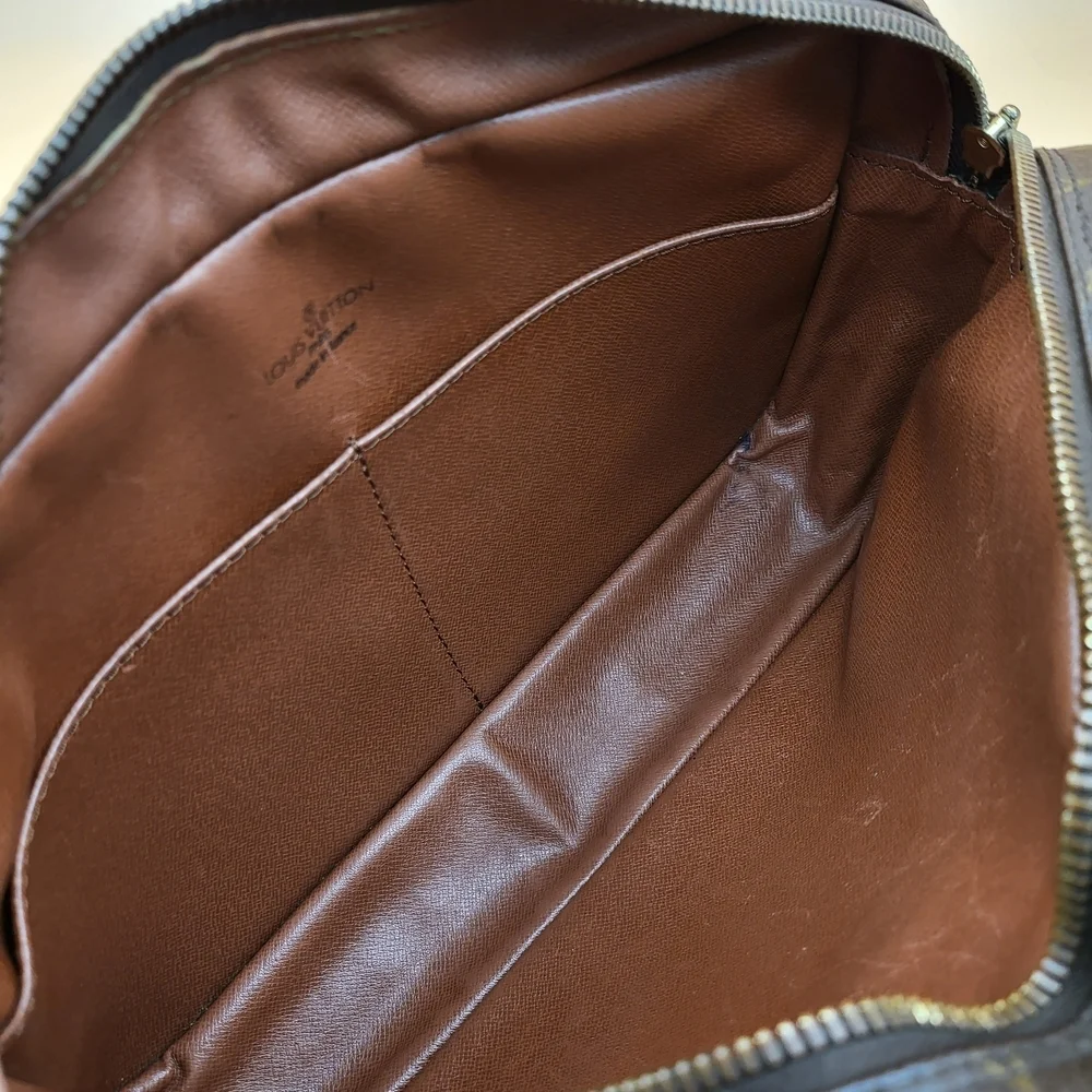 LOUIS VUITTON Compaigne 28 Monogram Leather Clutch..Authentic.. - Picture 6 of 16